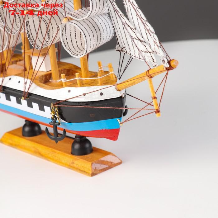 Корабль "Аркхем" четырехмачтовый с белыми парусами, 24*5*23см - фото 3 - id-p209302893