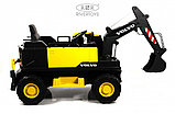 Детский электромобиль RiverToys трактор Volvo Y444YY (желтый) с шариками и лопатой, Лицензия, фото 3