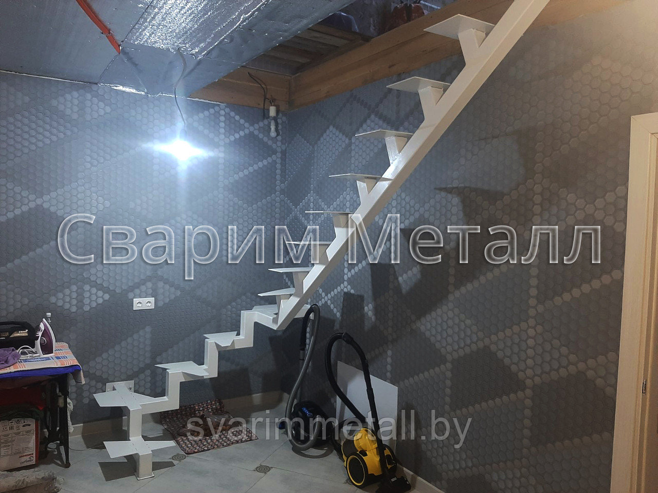 Лестница внутренняя с элементами ковки - фото 4 - id-p209669935