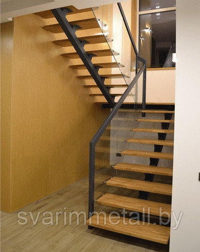 Металлическая лестница на второй этаж - фото 1 - id-p209670245