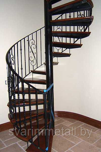 Металлическая лестница винтовая, в дом - фото 1 - id-p209670330