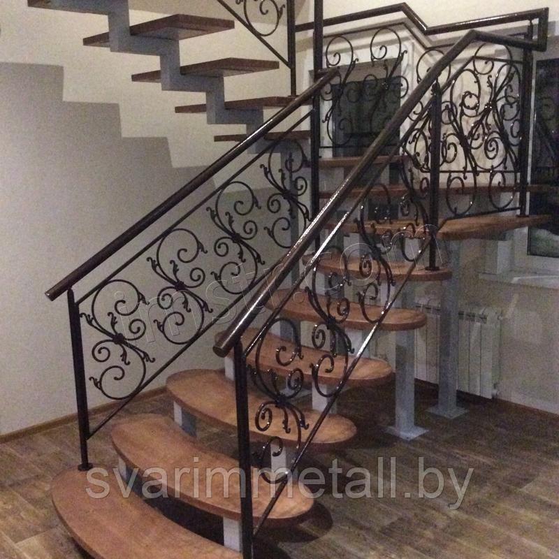 Металлическая лестница с элементами ковки в дом - фото 9 - id-p209670802