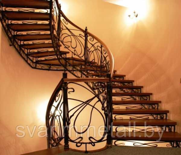 Металлическая лестница с элементами ковки в дом - фото 10 - id-p209670802
