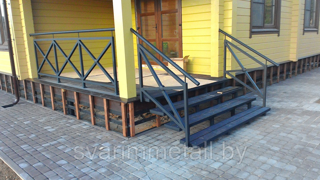 Поручни из металла, сварные, из профильной трубы, на улицу