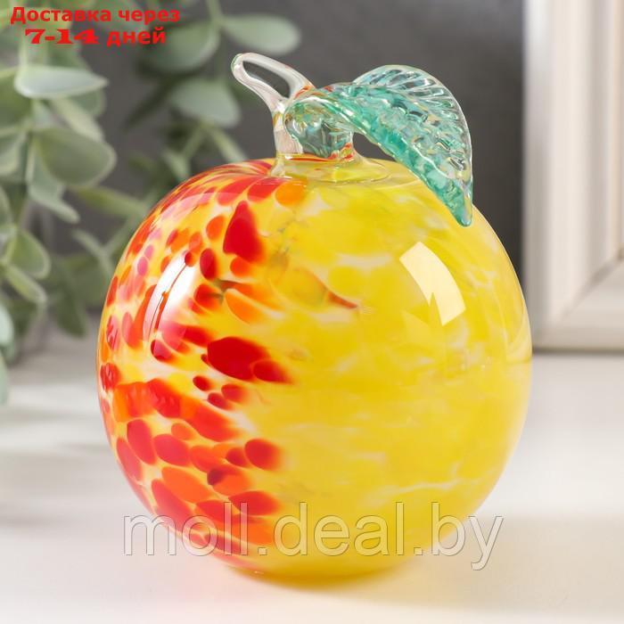 Сувенир стекло в стеклокрошку "Яблоко красно-жёлтое" h 90 мм - фото 1 - id-p209818821