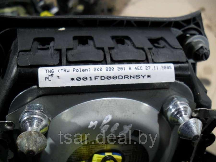 Подушка безопасности водителя Volkswagen Caddy 3 (2K0880201B) - фото 3 - id-p151187919