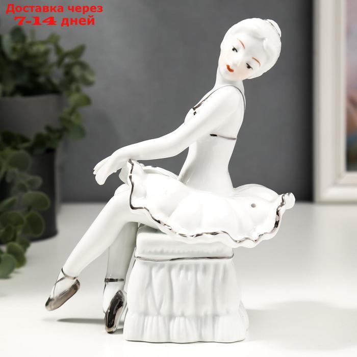 Сувенир керамика "Балерина на пуфике" белый с серебром 18х10х15,5 см - фото 1 - id-p209289188