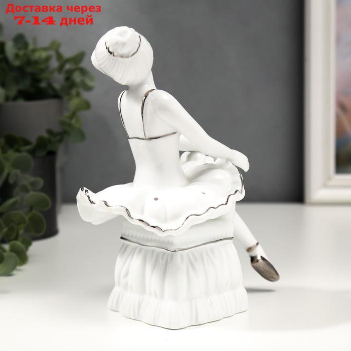 Сувенир керамика "Балерина на пуфике" белый с серебром 18х10х15,5 см - фото 4 - id-p209289188