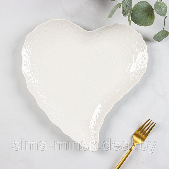 Блюдо керамическое сервировочное «Сердце», 30×28×3 см, цвет белый - фото 1 - id-p210192388