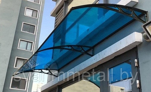 Козырек из металла с монолитным поликарбонатом,синий