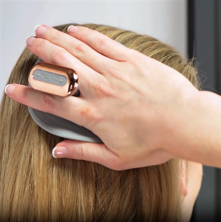 Массажная щетка для головы и волос Massager Shampoo Brush (2 режима, USB) / Влагозащитная моющая и массажная - фото 9 - id-p210578585
