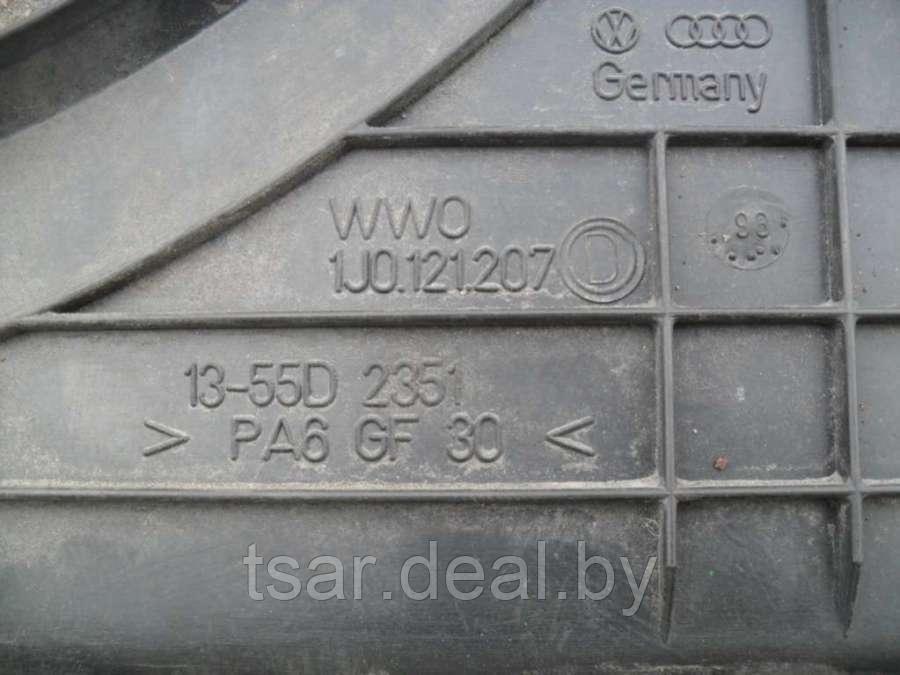 Диффузор (кожух) вентилятора Volkswagen Golf 4 (1J0121207D) - фото 2 - id-p155436528