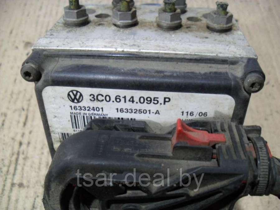 Блок АБС (ABS) Volkswagen Passat B6 (3C0614095P) - фото 4 - id-p137724476