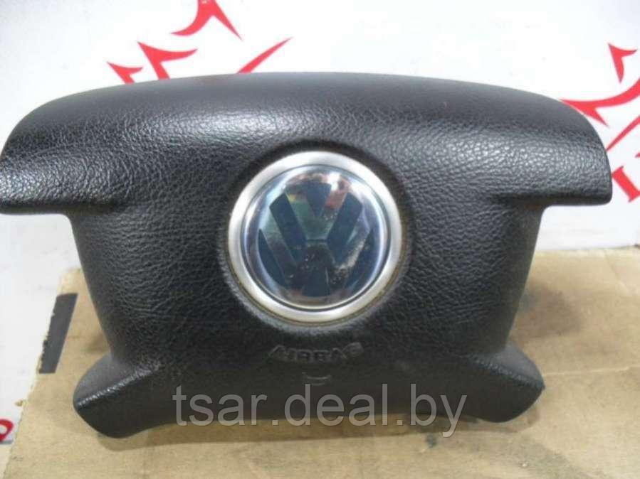 Подушка безопасности водителя Volkswagen Touran 1 (2K0880201B) - фото 2 - id-p151187917