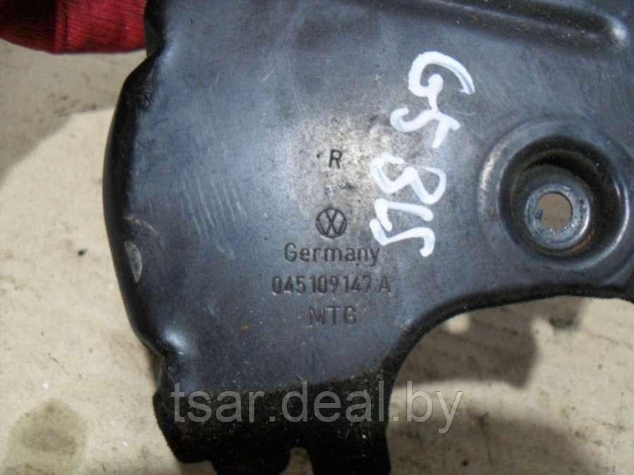 Защита ремня ГРМ (кожух) Volkswagen Golf 5 (045109147A) - фото 2 - id-p141444720