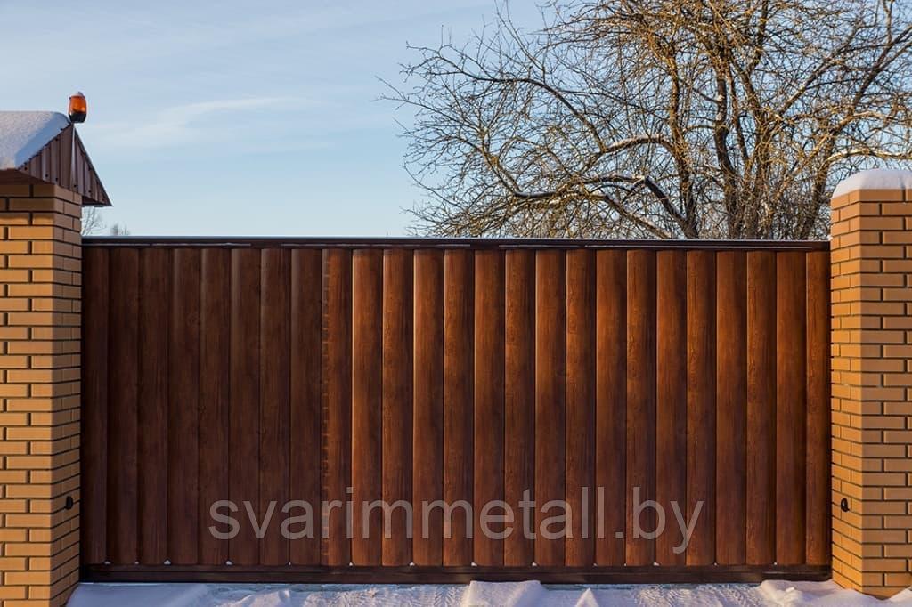Откатные ворота, с металлосайдингом, коричневый/под дерево - фото 3 - id-p210930976