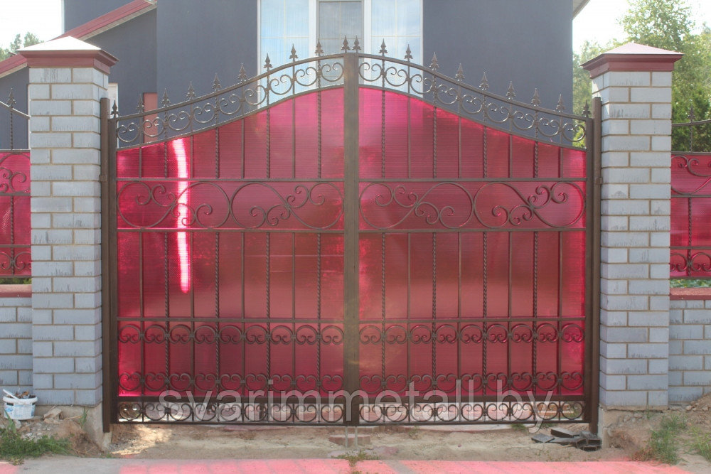 Распашные ворота, сварные с поликарбонатом, красный - фото 1 - id-p210951843