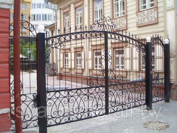 Распашные ворота, сварные, с элементами ковки (с ковкой), черный - фото 2 - id-p210952890