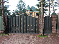 Распашные ворота, сварные, с элементами ковки (с ковкой), серый