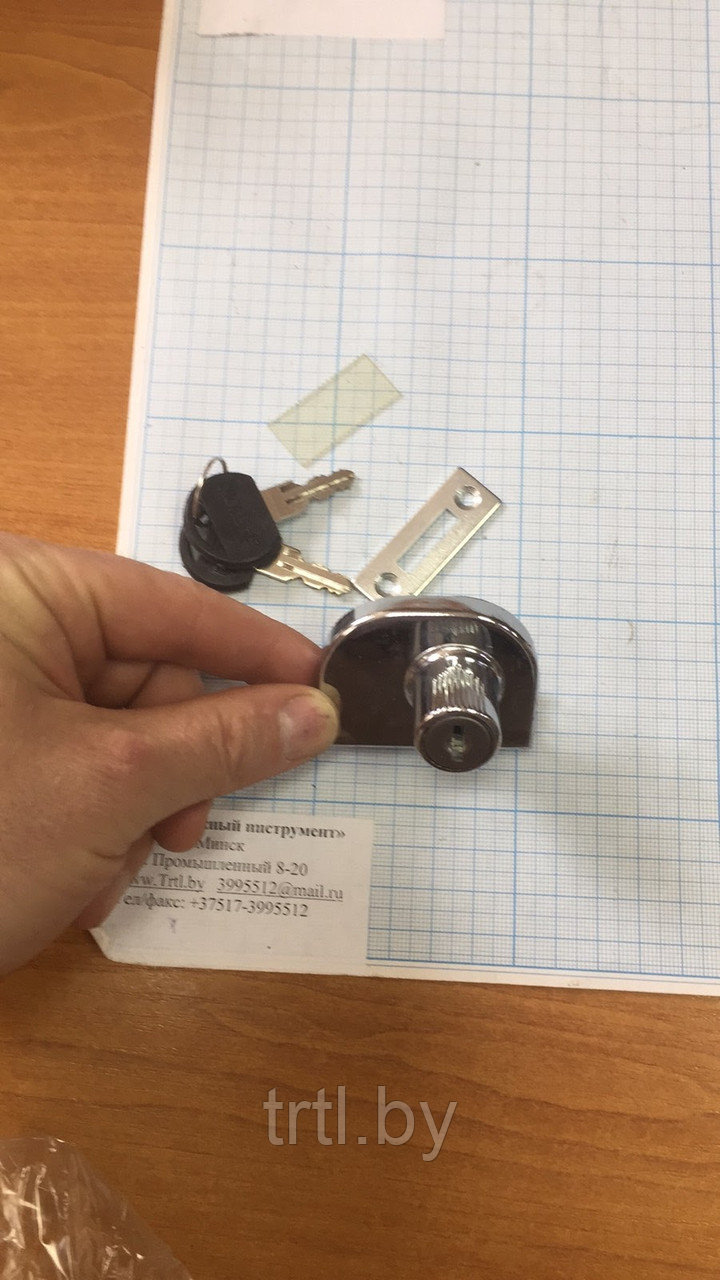 Замок мебельный для стеклянных витрин и стеллажей на два стекла код 1.9932