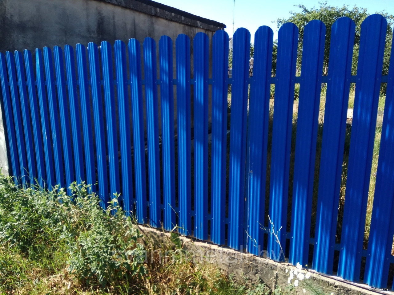 Забор из евроштакетника (металлоштакетник), красный/вишня - фото 10 - id-p211169840