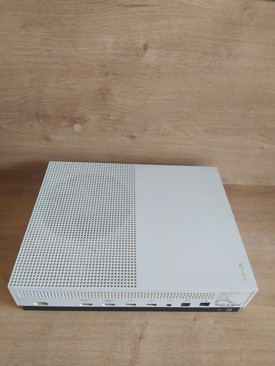 Игровая приставка Microsoft Xbox One S 500GB (а.45-036618) - фото 3 - id-p211170025