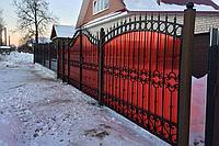 Забор сварной, с элементами ковки (с ковкой), с поликарбонатом, красный