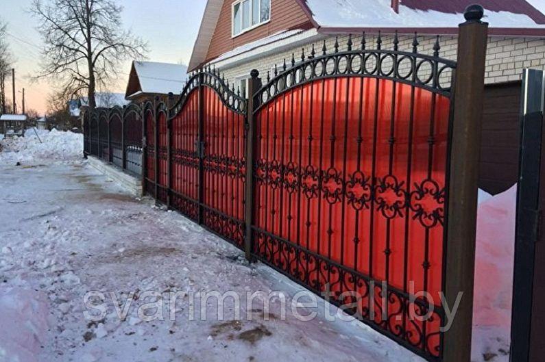 Забор сварной, с элементами ковки (с ковкой), с поликарбонатом, красный - фото 2 - id-p211193508