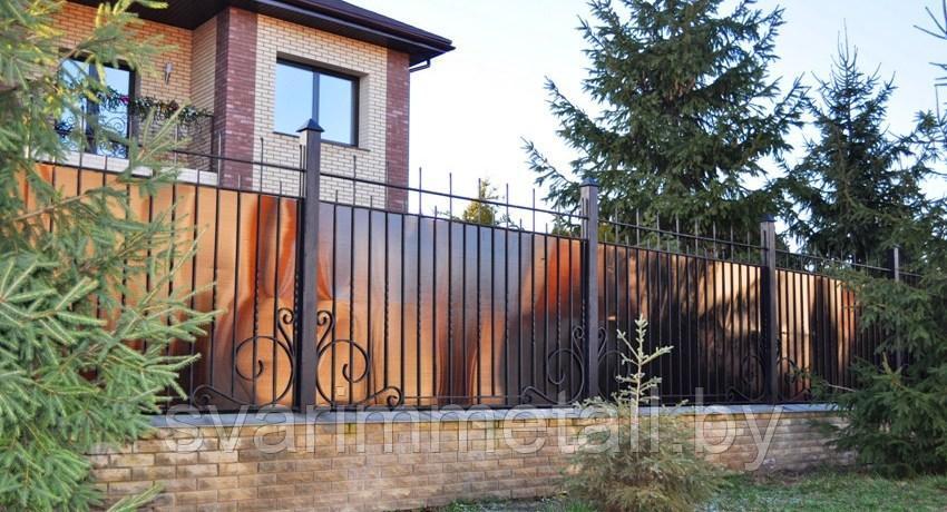 Забор сварной, с элементами ковки (с ковкой), с поликарбонатом, коричневый - фото 6 - id-p211193908
