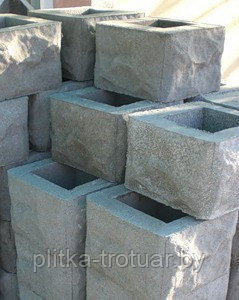 Блок бетонный для столба забора "Рваный камень" 300х300х200, цветной