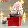 Кукла интерьерная "Дедушка в сером комбинезоне и розовом колпаке" 39х17х11 см, фото 4