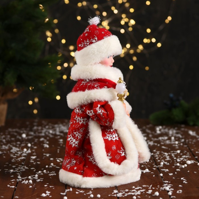 Снегурочка "Пушистой шубке с бантом и фонариком" 30 см, двигается, красный - фото 2 - id-p211274650