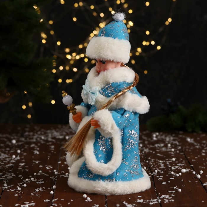 Снегурочка "Пушистой шубке с бантом и фонариком" 30 см, двигается, голубой - фото 4 - id-p211274651