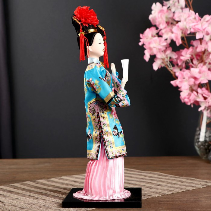 Кукла коллекционная "Китаянка в национальном платье с письмом" 32х12,5х12,5 см - фото 2 - id-p211524033