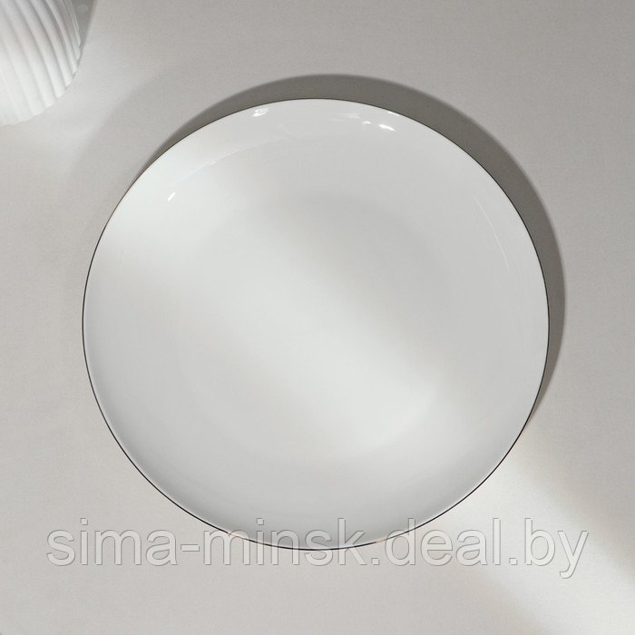 Тарелка фарфоровая обеденная «Золотая линия», d=27 см, цвет белый - фото 1 - id-p211525416
