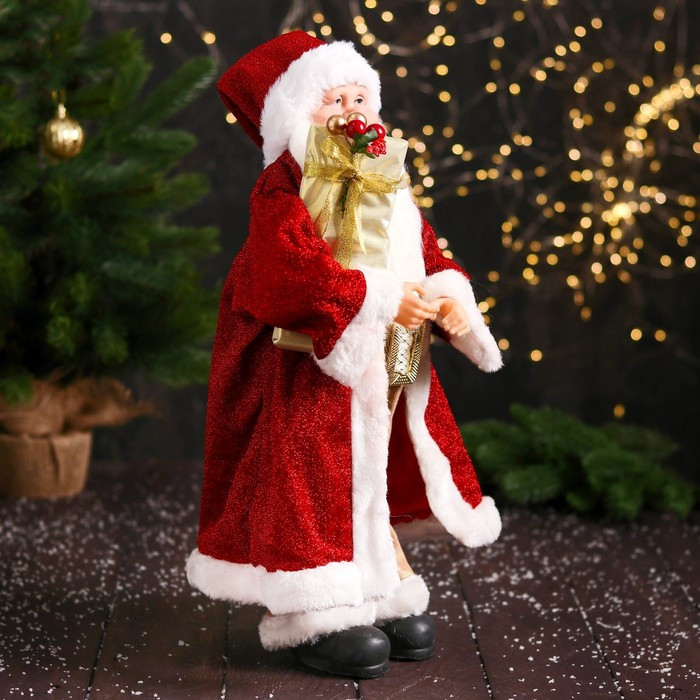 Дед Мороз "В колпачке, подарком и ягодами" 46 см, красный - фото 2 - id-p211524592