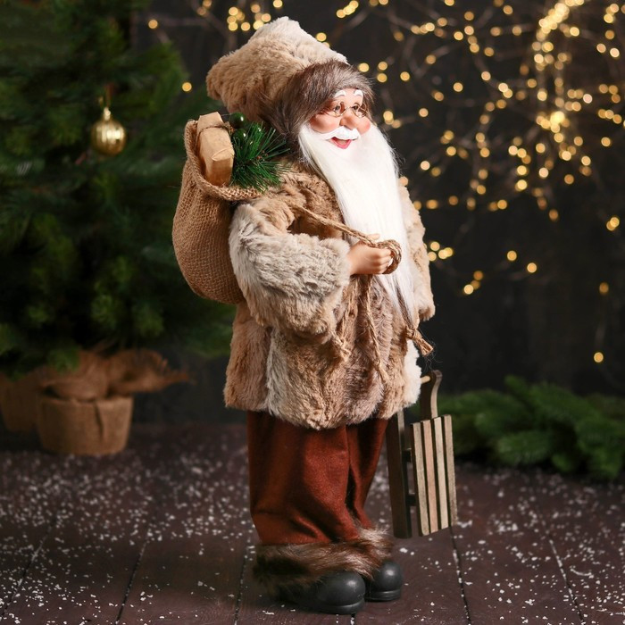 Дед Мороз "В меховом колпачке, подарками и санками" 47 см, коричневый - фото 2 - id-p211524595