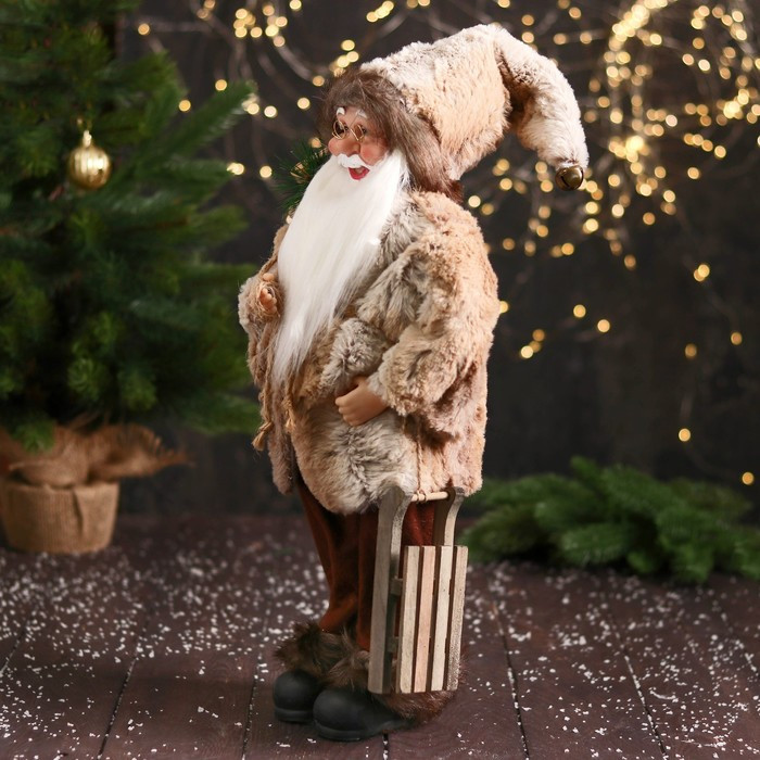 Дед Мороз "В меховом колпачке, подарками и санками" 47 см, коричневый - фото 4 - id-p211524595