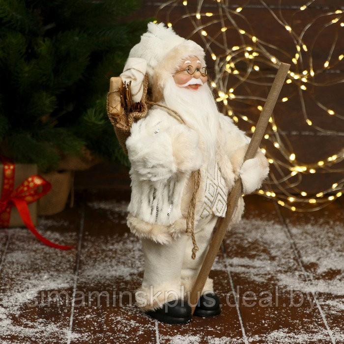 Дед Мороз "В белой шубе, кофте ромбик, с посохом и подарками" 16х30 см - фото 4 - id-p211542925