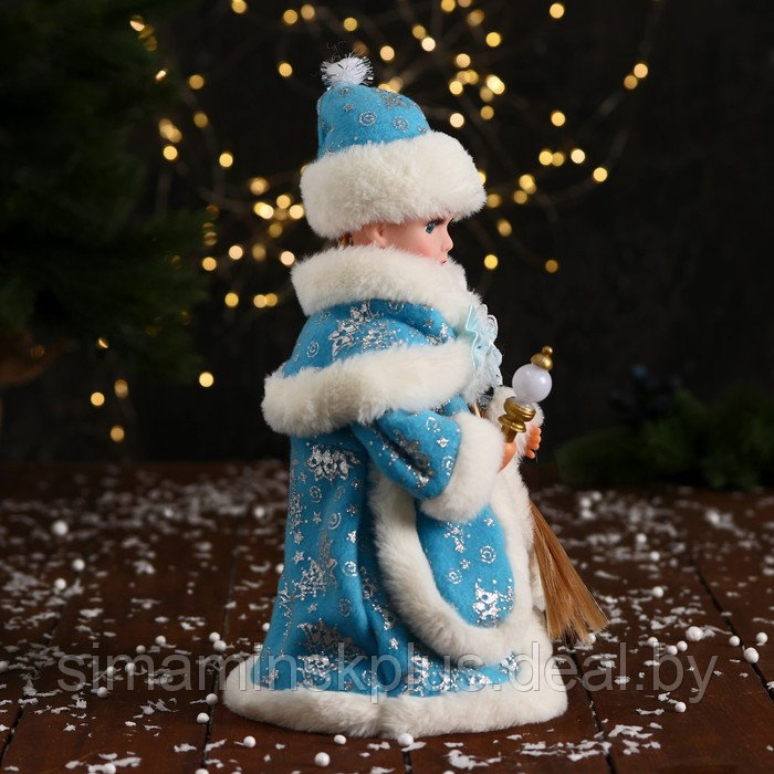 Снегурочка "Пушистой шубке с бантом и фонариком" 30 см, двигается, голубой - фото 2 - id-p211542937