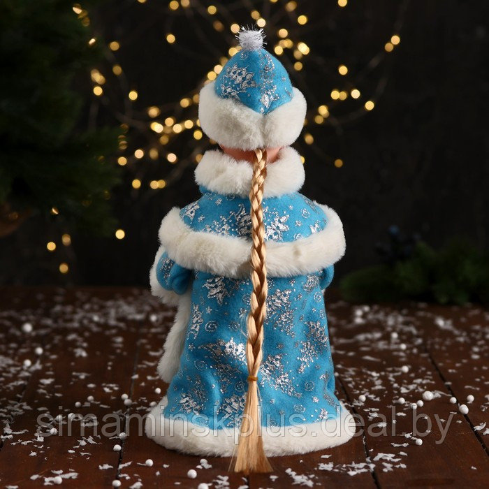 Снегурочка "Пушистой шубке с бантом и фонариком" 30 см, двигается, голубой - фото 3 - id-p211542937
