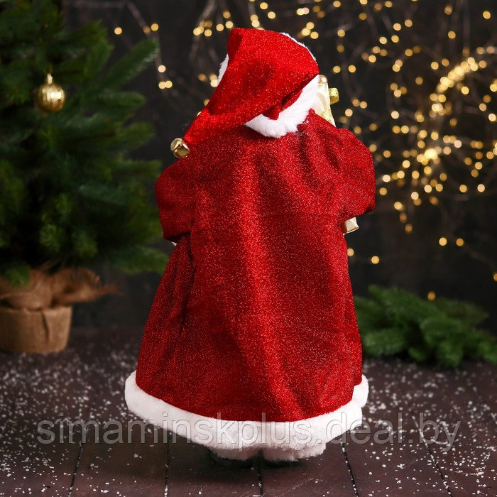 Дед Мороз "В колпачке, подарком и ягодами" 46 см, красный - фото 3 - id-p211542965