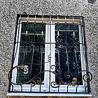 Решетка на окно, с элементами ковки (с ковкой)