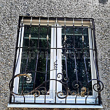 Решетка на окно, с элементами ковки (с ковкой)