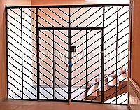 Решетка в помещение, защитная