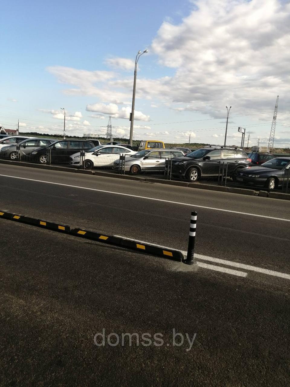 Столбик парковочный гибкий 750 мм (черный) цельный с серыми световотражателями к комплектом крепления Т