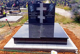 ДВОЙНОЙ ГРАНИТНЫЙ ПАМЯТНИК СО СКВОЗНЫМ КРЕСТОМ