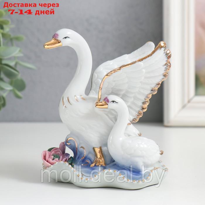 Сувенир керамика "Лебедь с малышом, с розами" 11 см - фото 1 - id-p211705500