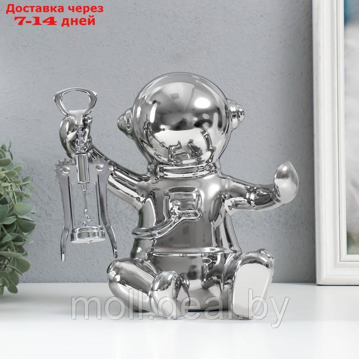 Сувенир керамика подставка под бутылку "Космонавт" серебро 22,5х21х24 см - фото 2 - id-p211705517