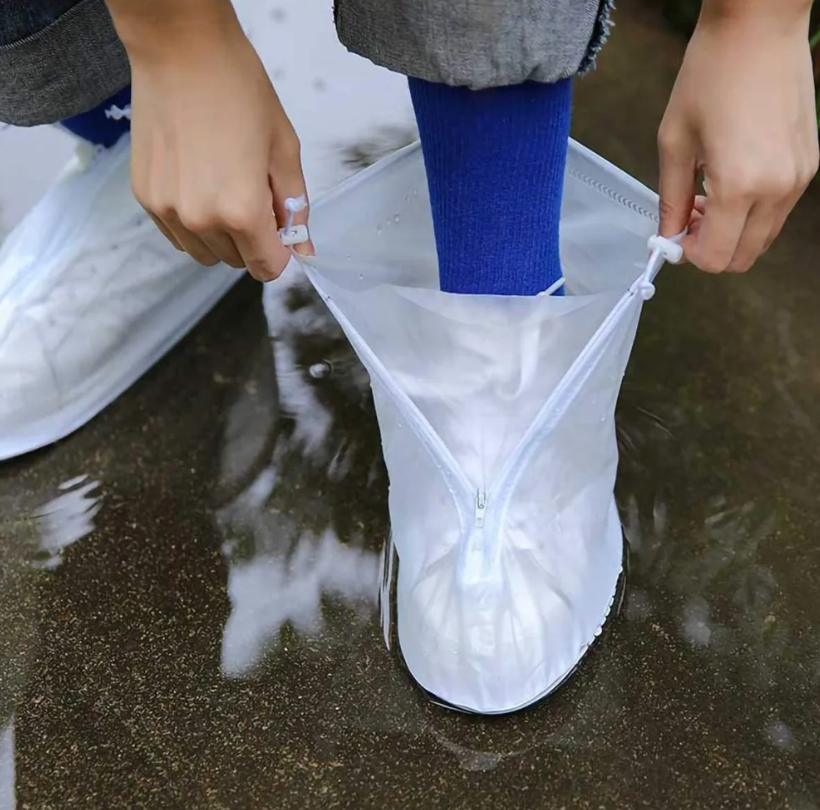 Защитные чехлы (дождевики, пончи) для обуви от дождя и грязи с подошвой цветные, Белые р-р 37-38 (М) - фото 1 - id-p211952571